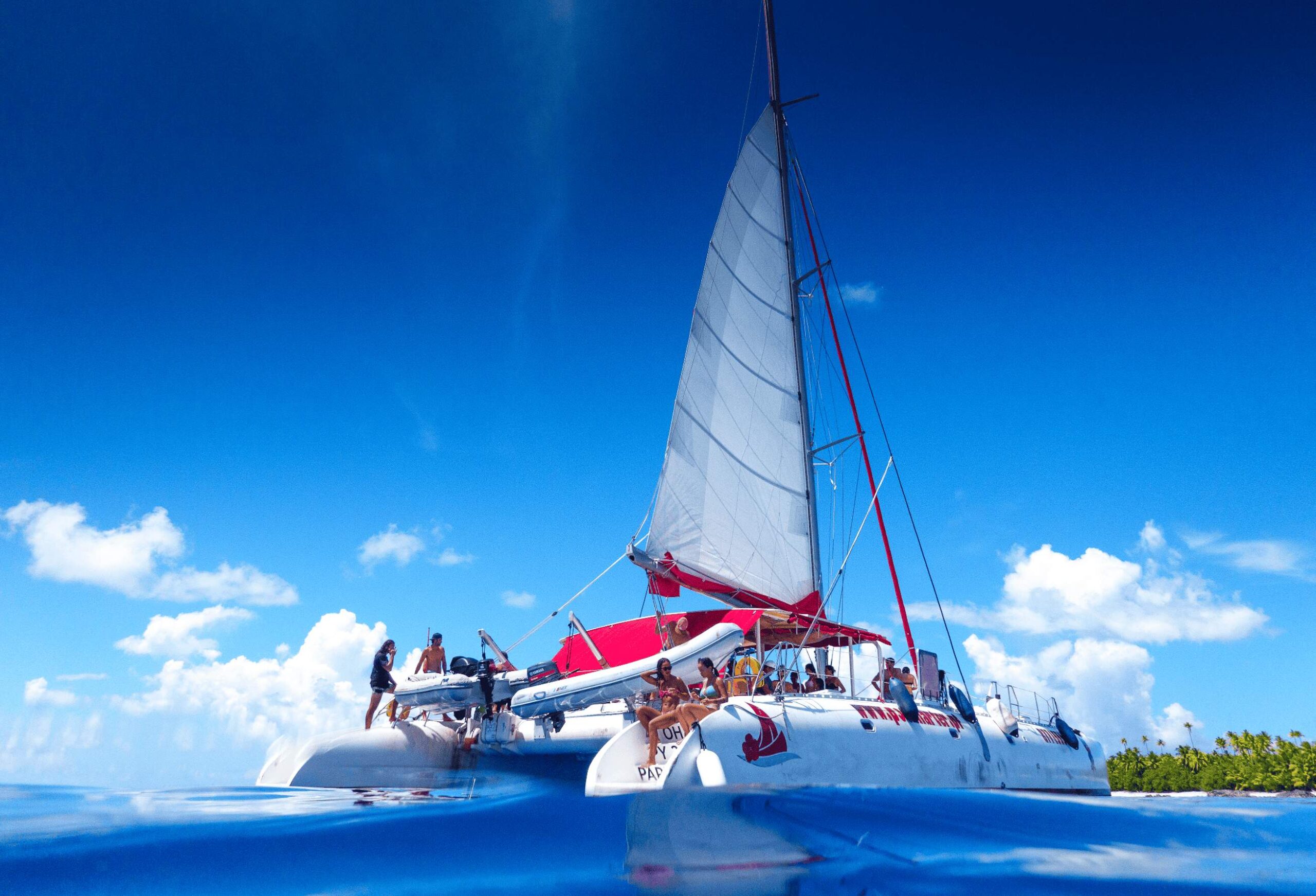 https://tahititourisme.cl/wp-content/uploads/2021/12/Excursion-journee-Tetiaroa-depart-Tahiti-Poe-Charter-Maxi-catamaran-Polynesie-francaise-location-catamaran-compressed-scaled.jpg
